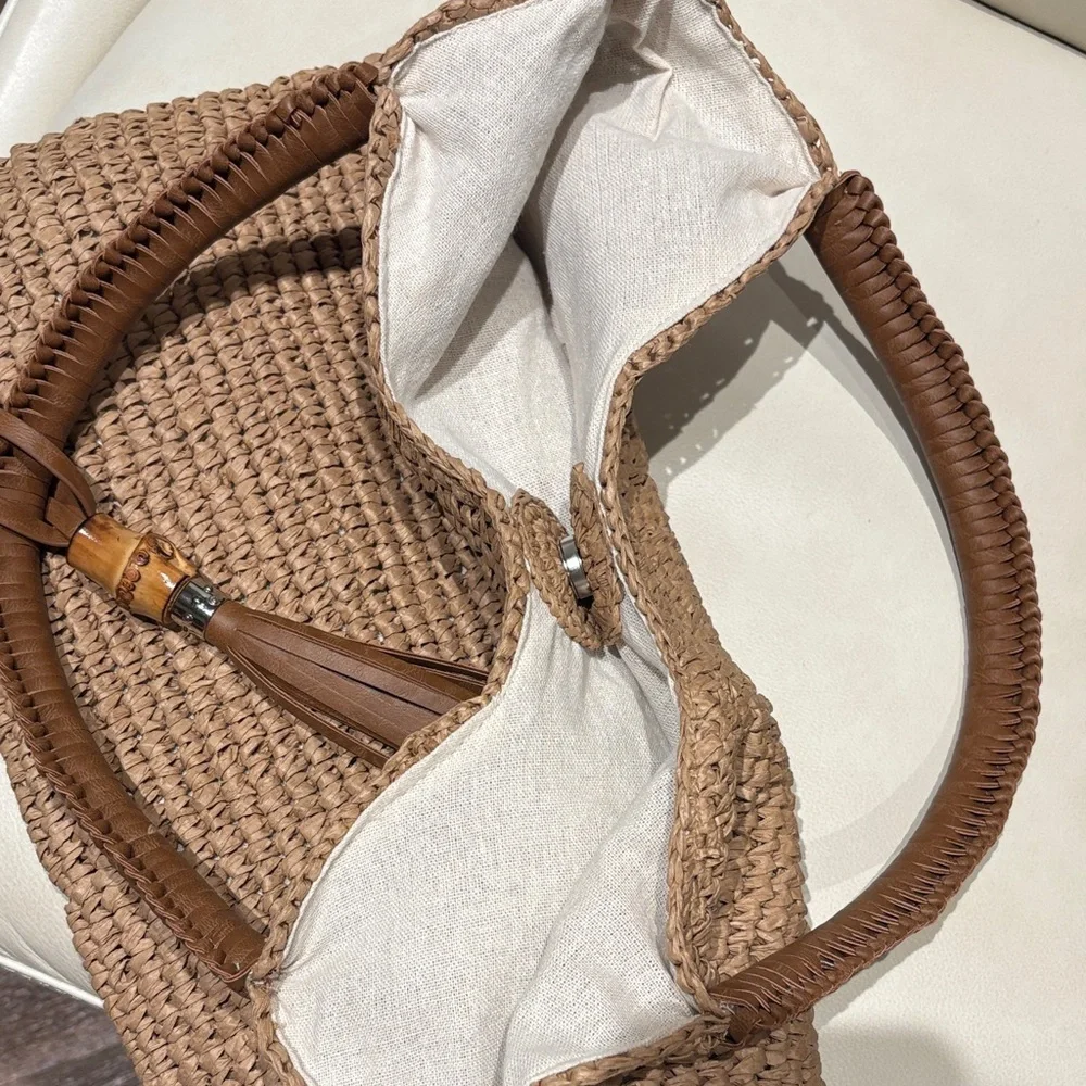 NWT Tommy Bahama Tan Woven Shoulder Bag with Brown Leather Handle - Picture 2 of 8